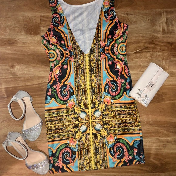 Sexy mini dress with floral design - Picture 4 of 4